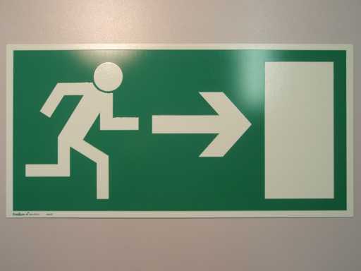 Fluchtwegschild
              bei Licht